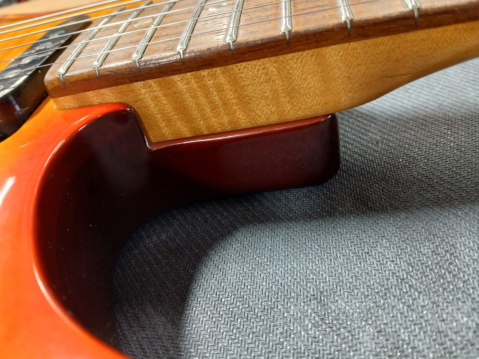 USED 1991 Peavey Falcon Custom Cherry Sunburst - Image 24